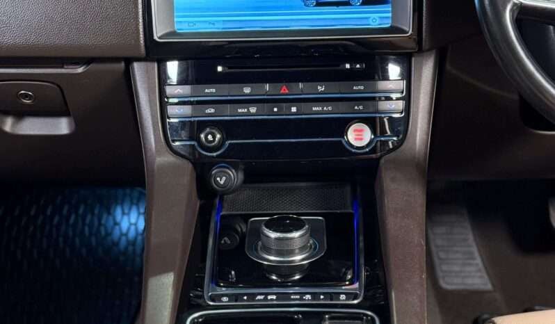 
								F Pace 2.0L Prestige(Top) full									