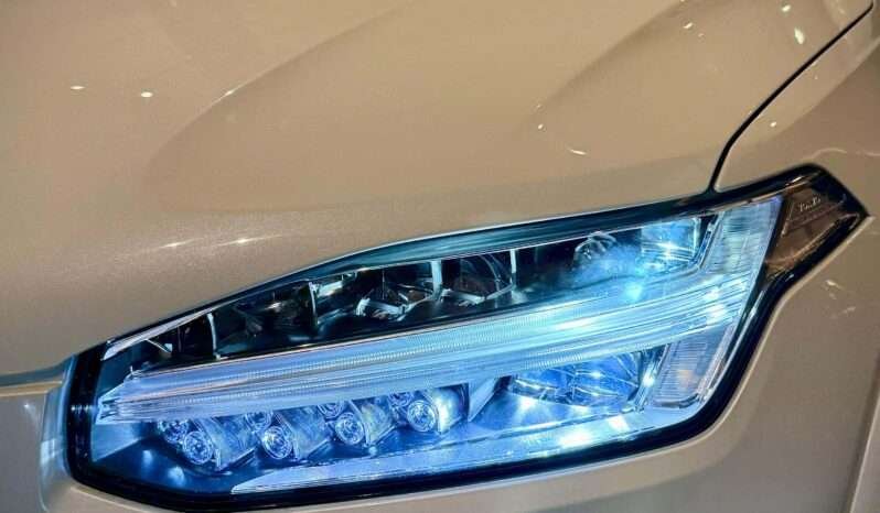 
								XC90 B6 Ultimate Hybrid full									