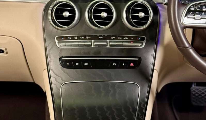 
								Mercedes-Benz GLC 200 full									