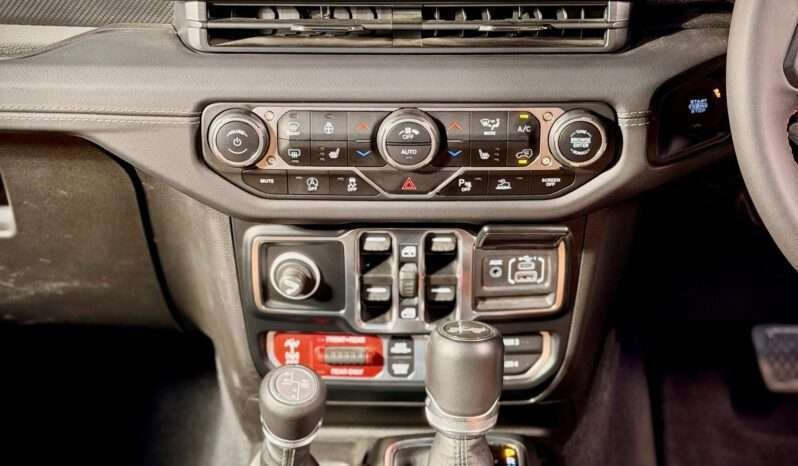 
								Jeep Wrangler Rubicon 2.0L full									