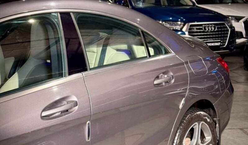 
								Mercedes CLA 200 Sport ⚡ full									