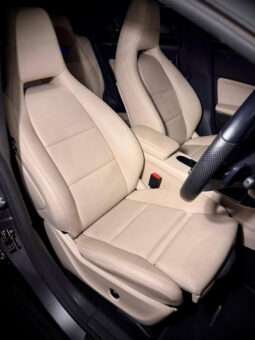 
										Mercedes CLA 200 Sport ⚡ full									