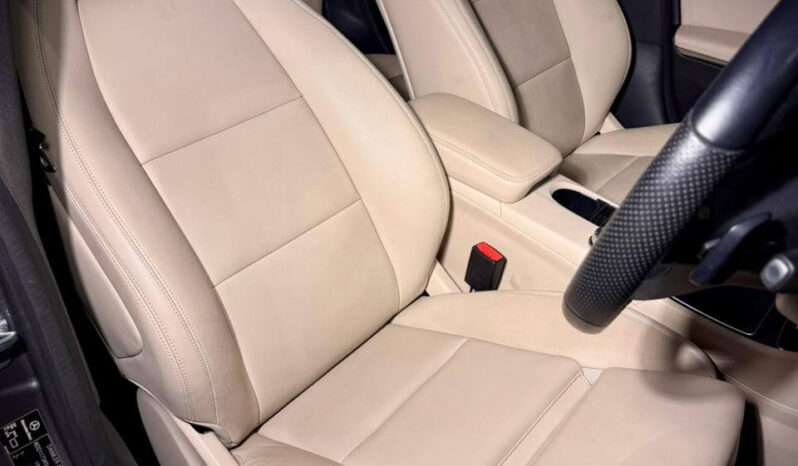 
								Mercedes CLA 200 Sport ⚡ full									