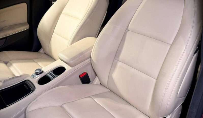 
								Mercedes CLA 200 Sport ⚡ full									