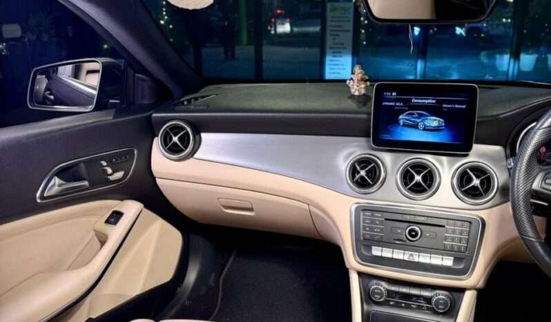 
								Mercedes CLA 200 Sport ⚡ full									