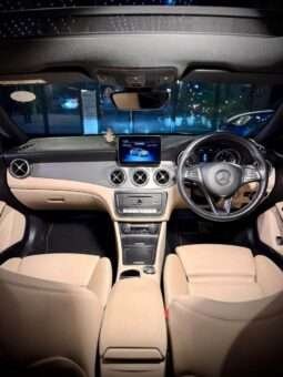 
										Mercedes CLA 200 Sport ⚡ full									