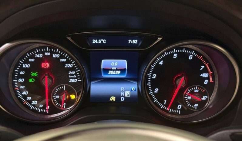 
								Mercedes CLA 200 Sport ⚡ full									
