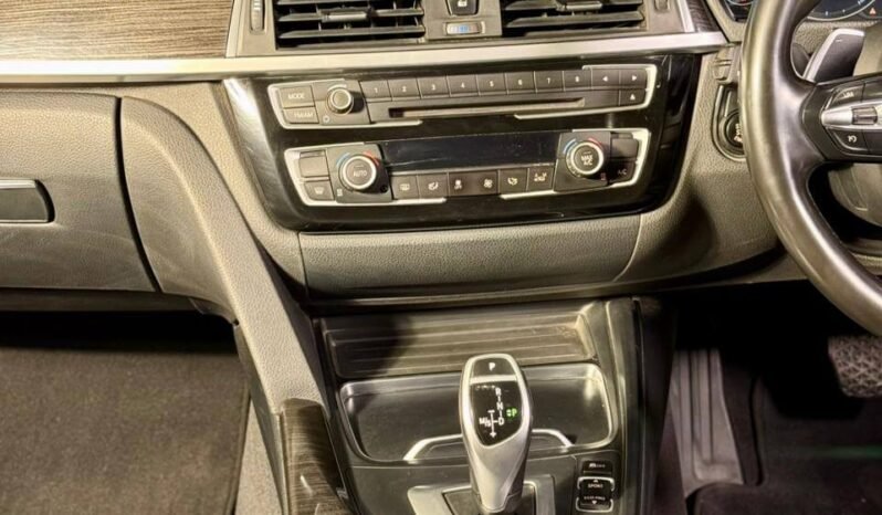 
								BMW 330i GT M Sport full									