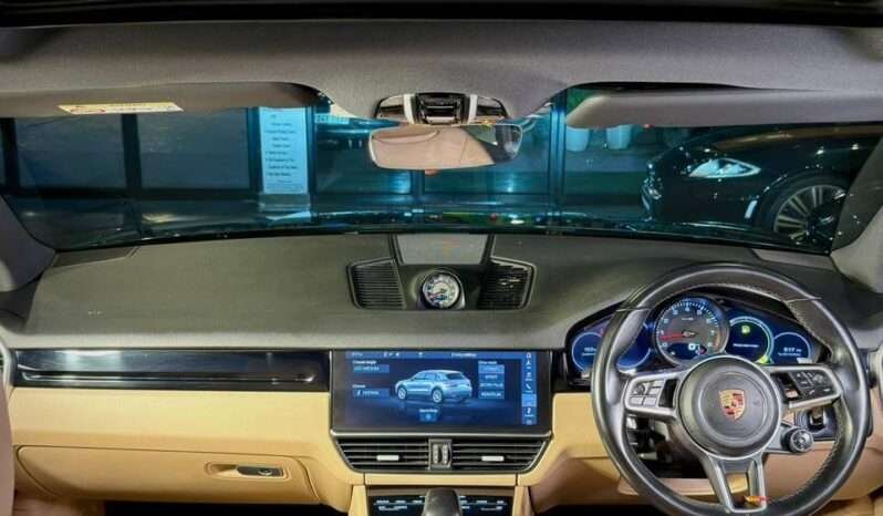 
								Porsche Cayenne 3.0 V6 full									