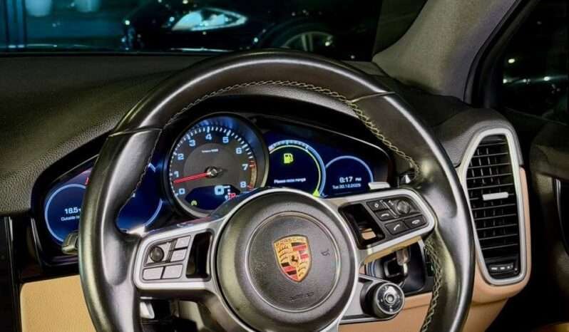 
								Porsche Cayenne 3.0 V6 full									