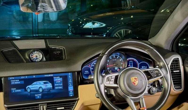 
								Porsche Cayenne 3.0 V6 full									