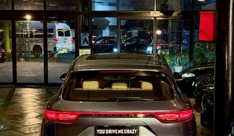 
								Porsche Cayenne 3.0 V6 full									