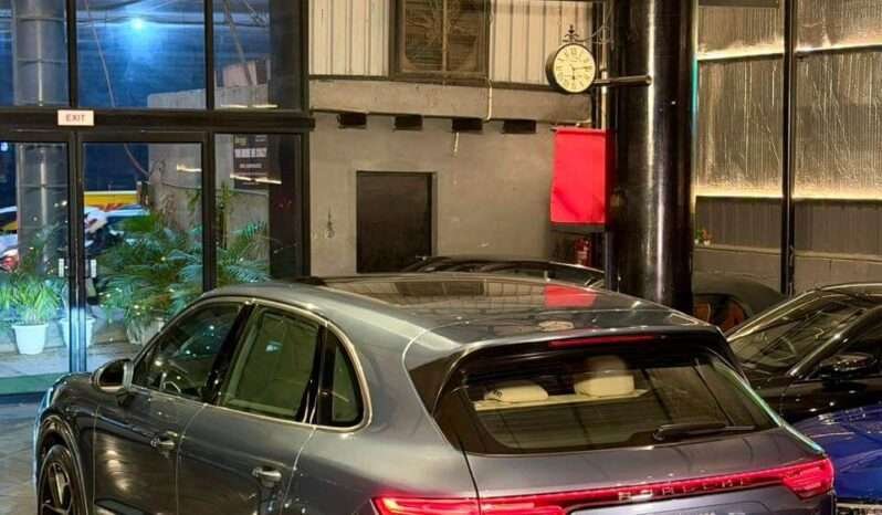 
								Porsche Cayenne 3.0 V6 full									