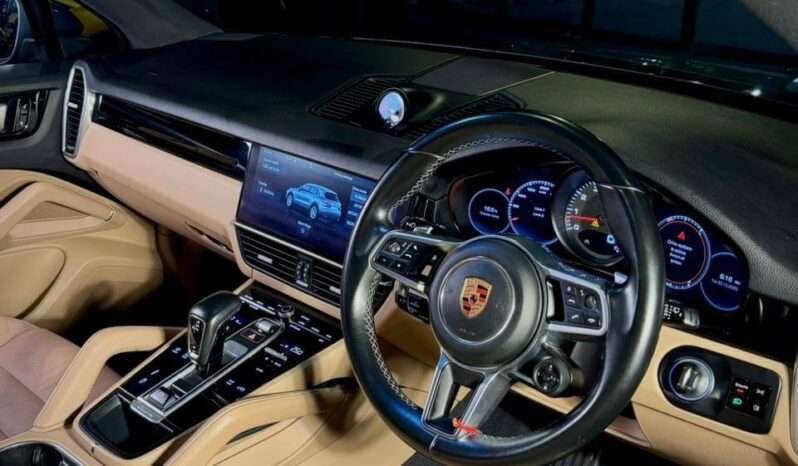 
								Porsche Cayenne 3.0 V6 full									