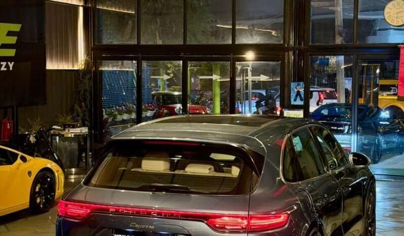 
								Porsche Cayenne 3.0 V6 full									