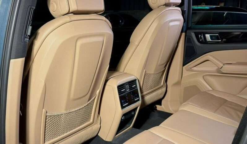 
								Porsche Cayenne 3.0 V6 full									