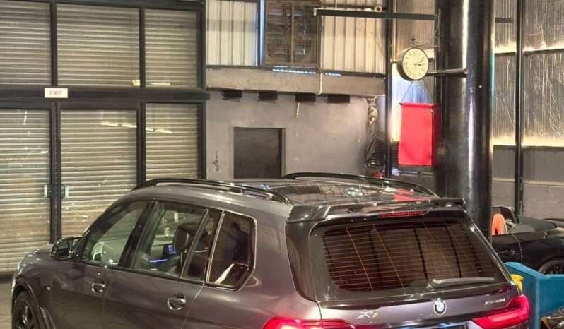 
								BMW X7 40i M SPORT full									