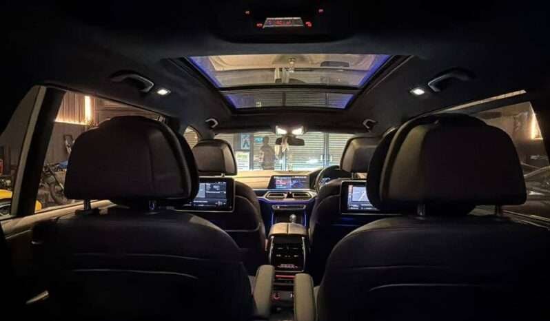 
								BMW X7 40i M SPORT full									