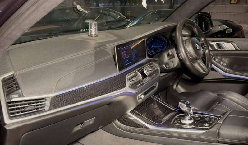 
								BMW X7 40i M SPORT full									