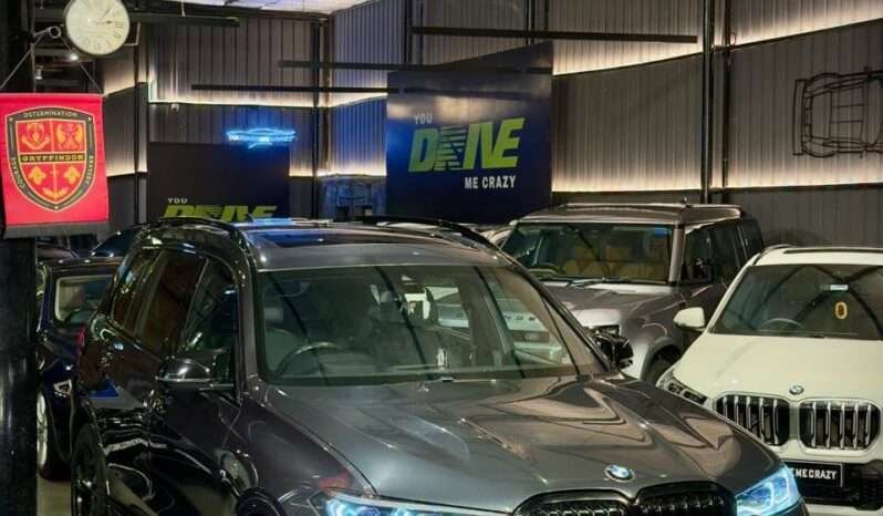 
								BMW X7 40i M SPORT full									