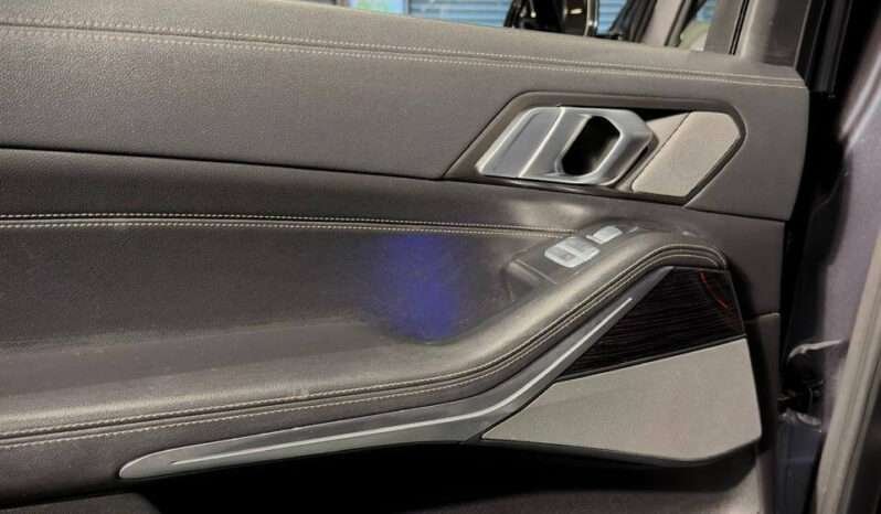 
								BMW X7 40i M SPORT full									