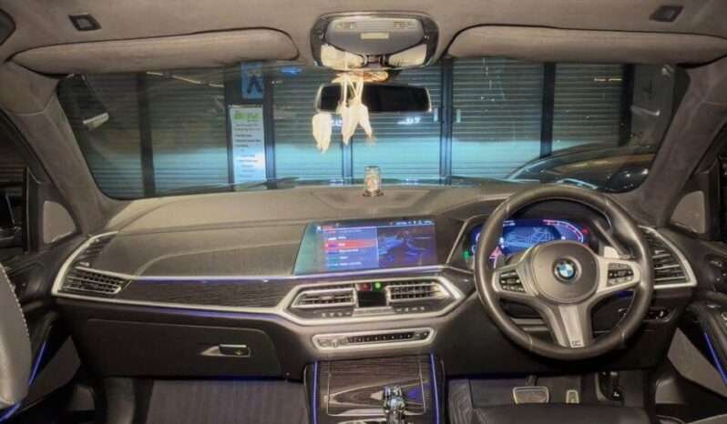 
								BMW X7 40i M SPORT full									