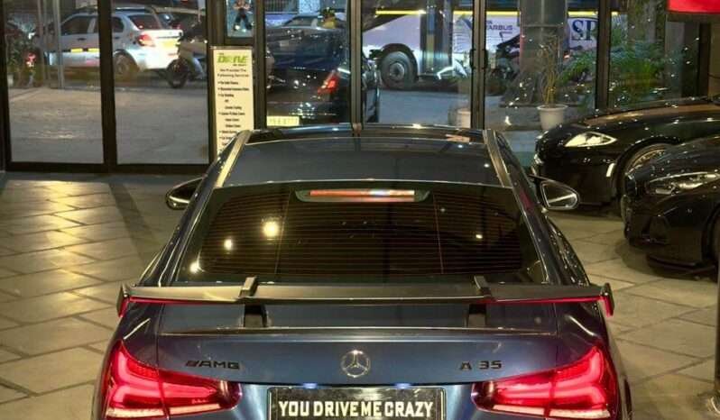 
								Mercedes-Benz A 35 AMG 4MATIC Limousine full									