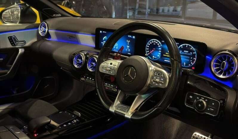 
								Mercedes-Benz A 35 AMG 4MATIC Limousine full									