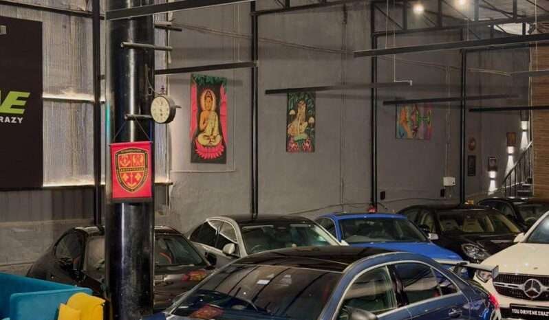 
								Mercedes-Benz A 35 AMG 4MATIC Limousine full									