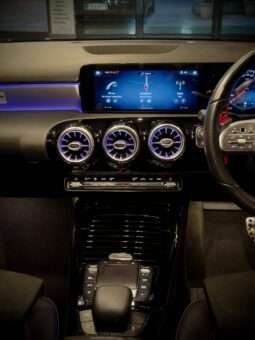 
										Mercedes-Benz A 35 AMG 4MATIC Limousine full									