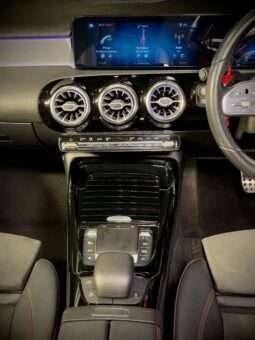 
										Mercedes-Benz A 35 AMG 4MATIC Limousine full									