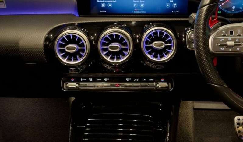 
								Mercedes-Benz A 35 AMG 4MATIC Limousine full									