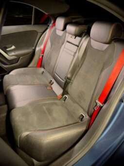 
										Mercedes-Benz A 35 AMG 4MATIC Limousine full									