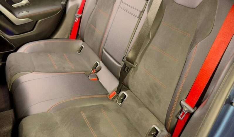 
								Mercedes-Benz A 35 AMG 4MATIC Limousine full									