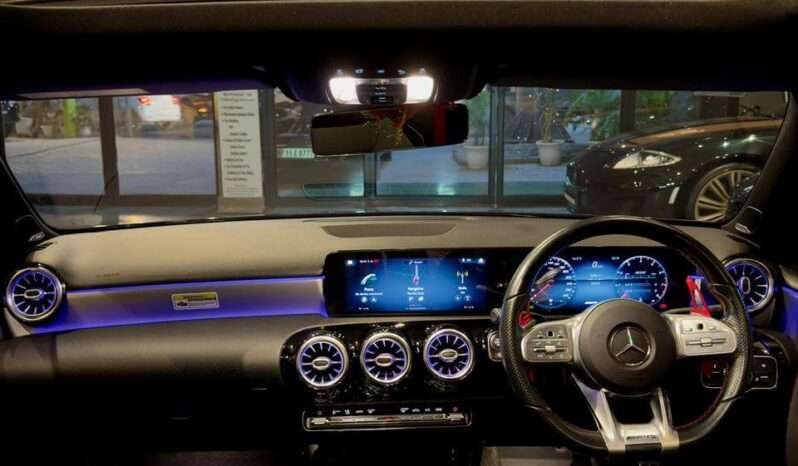 
								Mercedes-Benz A 35 AMG 4MATIC Limousine full									