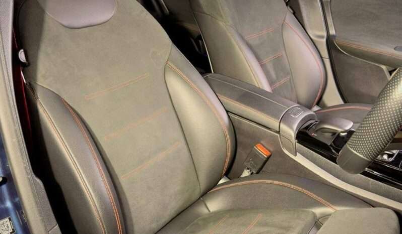 
								Mercedes-Benz A 35 AMG 4MATIC Limousine full									