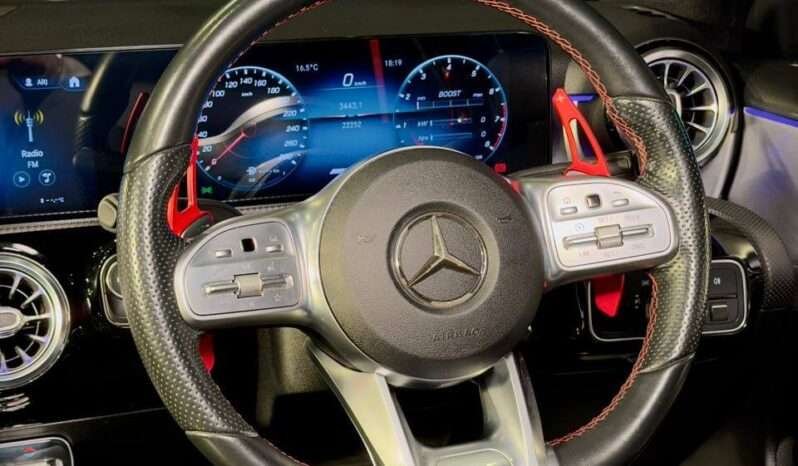 
								Mercedes-Benz A 35 AMG 4MATIC Limousine full									