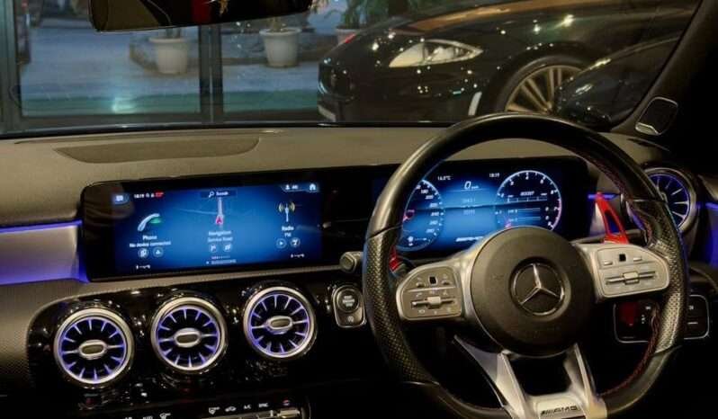 
								Mercedes-Benz A 35 AMG 4MATIC Limousine full									