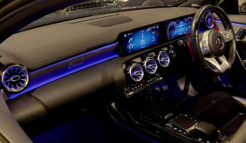 
								Mercedes-Benz A 35 AMG 4MATIC Limousine full									