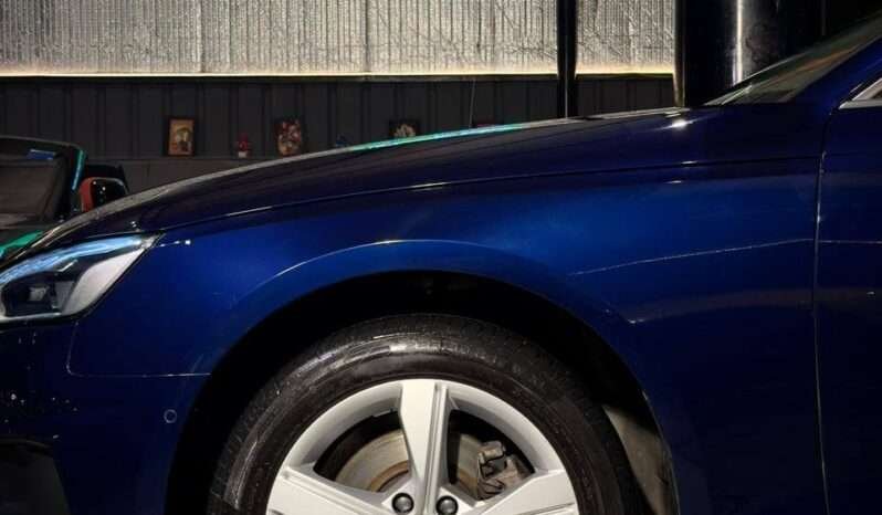 
								AUDI A4 40 TFSI TECHNOLOGY full									