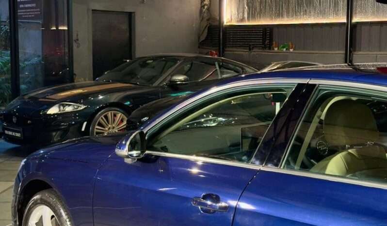 
								AUDI A4 40 TFSI TECHNOLOGY full									