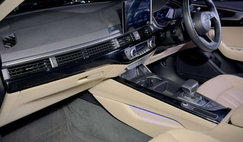 
								AUDI A4 40 TFSI TECHNOLOGY full									