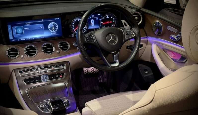 
								Mercedes-Benz E class E220d full									