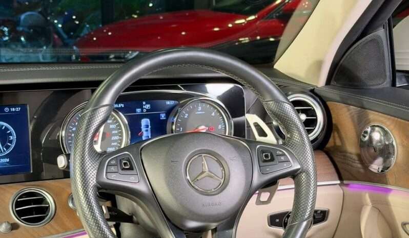 
								Mercedes-Benz E class E220d full									