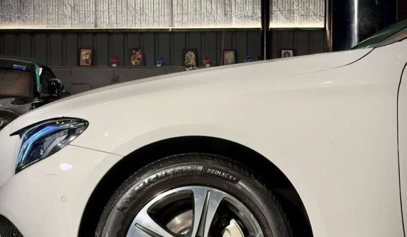 
								Mercedes-Benz E class E220d full									