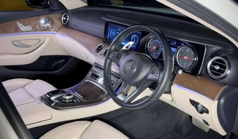 
								Mercedes-Benz E class E220d full									