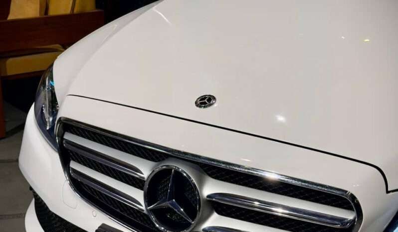 
								Mercedes-Benz E class E220d full									