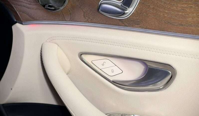 
								Mercedes-Benz E class E220d full									