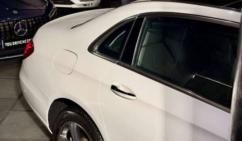 
								Mercedes-Benz E class E220d full									