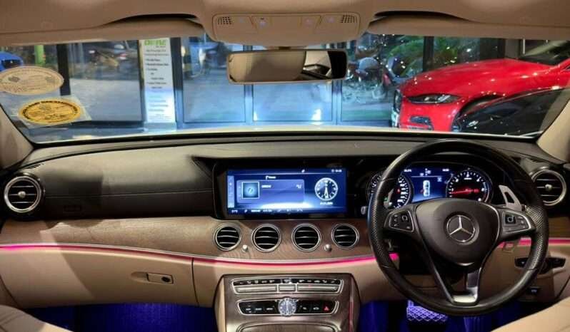 
								Mercedes-Benz E class E220d full									